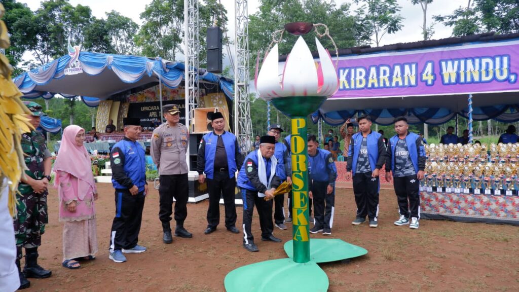 Perwira Menengah Tinggi KODAM IV/Diponegoro Hadiri Apel Tahunan Pembukaan PORSEKA ke-29 Pondok Pesantren Darul Amanah