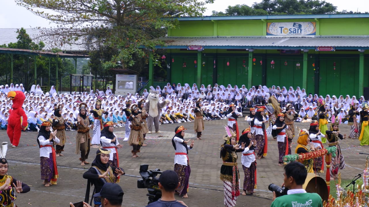 Tari Nusantara Meriahkan Jambore Bahasa Pondok Pesantren Darul Amanah
