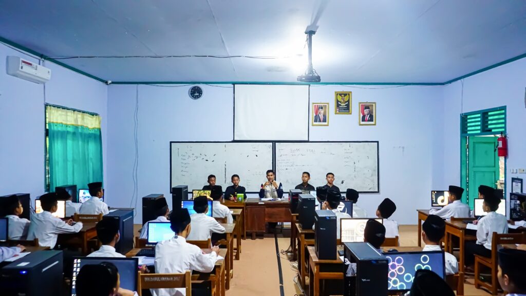 Komunitas Ilmiah dan Sastra Santri Gelar Pelatihan Jurnalistik